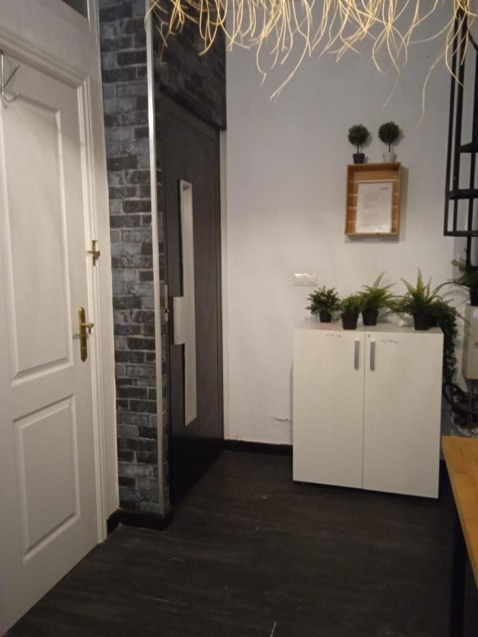 Homestay Hostel-Toni Trajano 37 Sevilla Seville